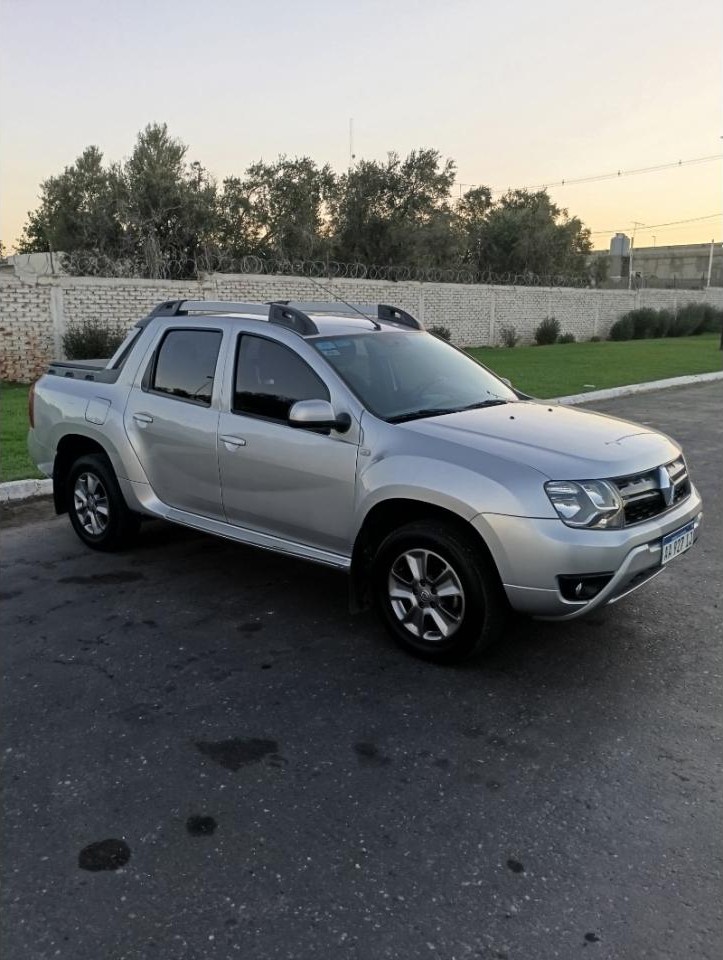 Titular Vende Renault Oroch Privilegie Full Full Modelo 2017 En Perfecto Estado Sin Deudas Patentes Y Rto Hasta El 2027
