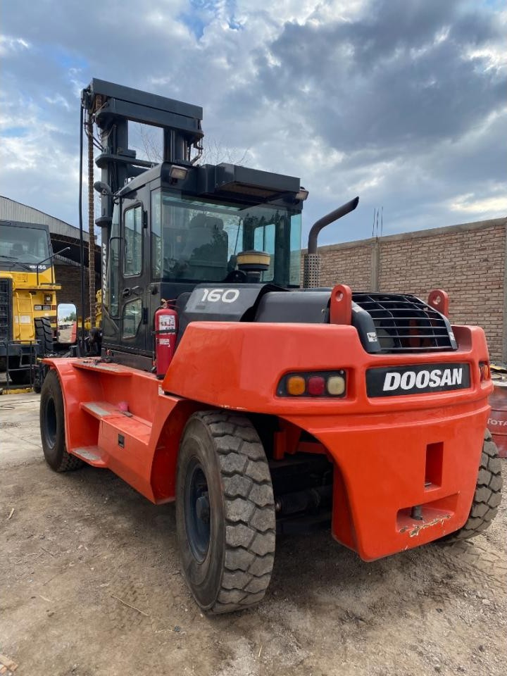 Autoelevador Doosan Modelo 160 - 16 Toneladas - Torre Doble 5.5 M Altura - Joystick - 2012