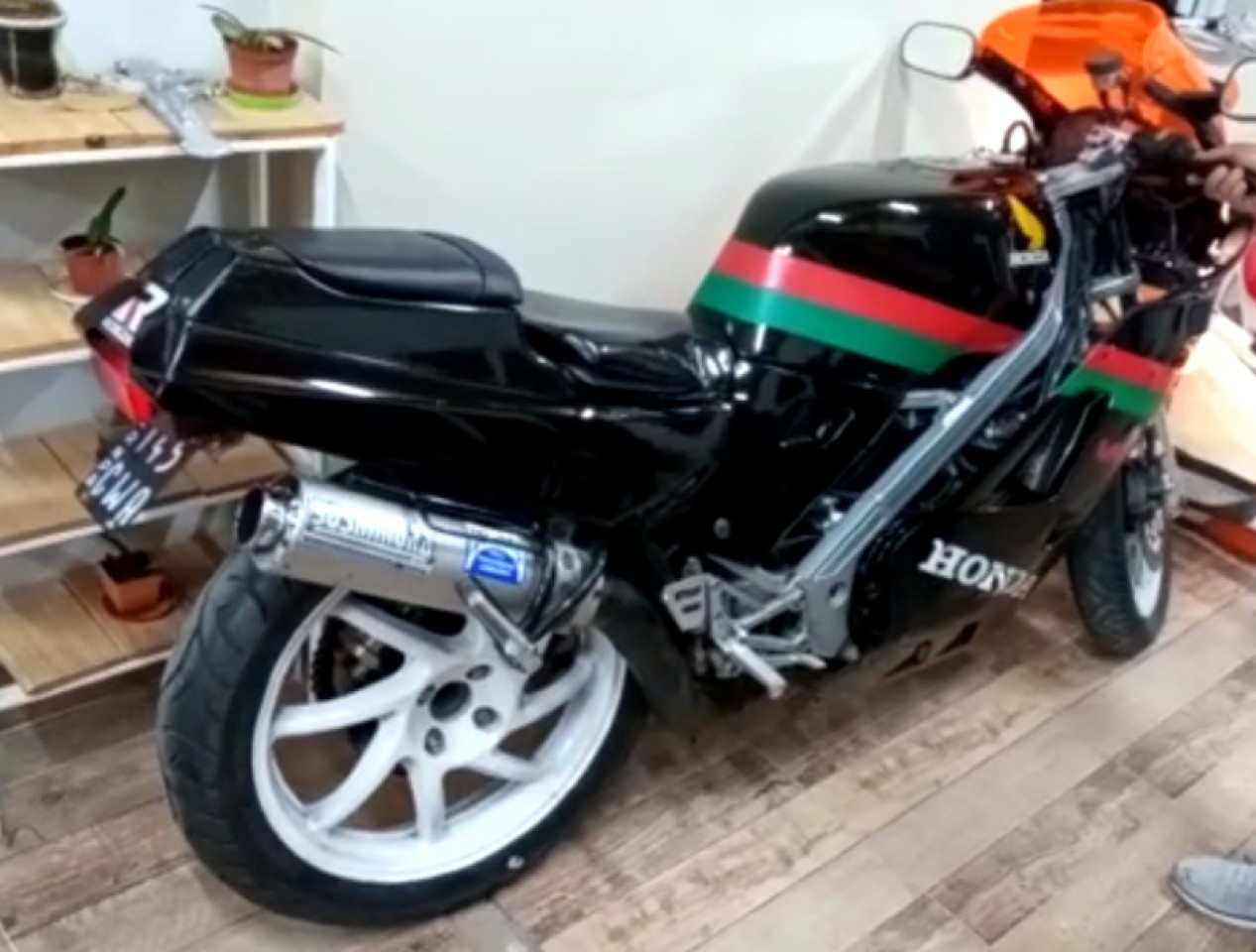 Honda Vfr 400 Rr Titular Permuto Financio