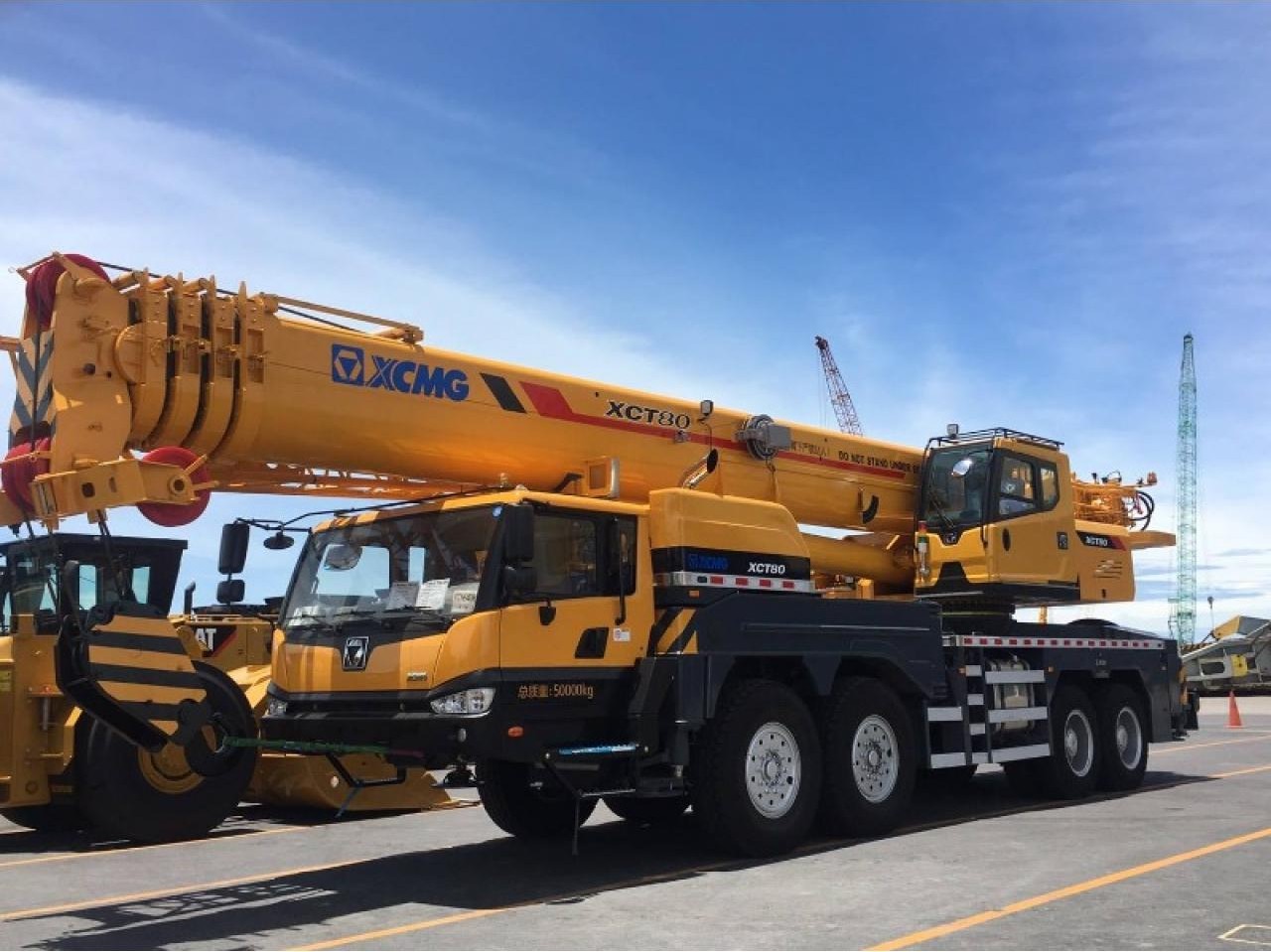Grua Sobre Camion Xcmg Modelo Xct80 - 80 Tn - 47-5 M - 64 M Largo De Pluma - Motor Cummins - 0km
