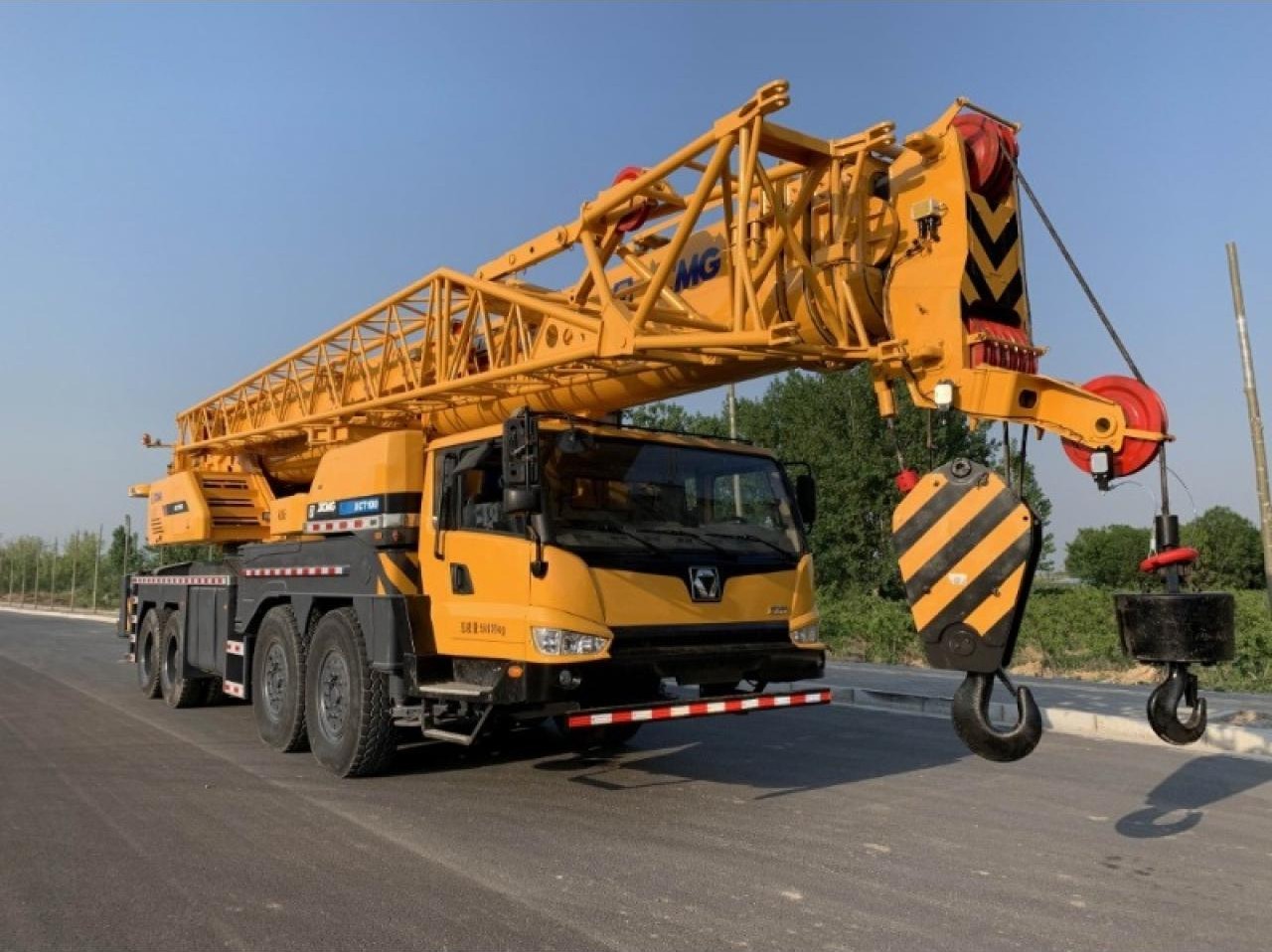 Grua Sobre Camion Xcmg Modelo Xct100 - 100 Tn - 58 M - 82 M Largo De Pluma - Motor Cummins - 0km
