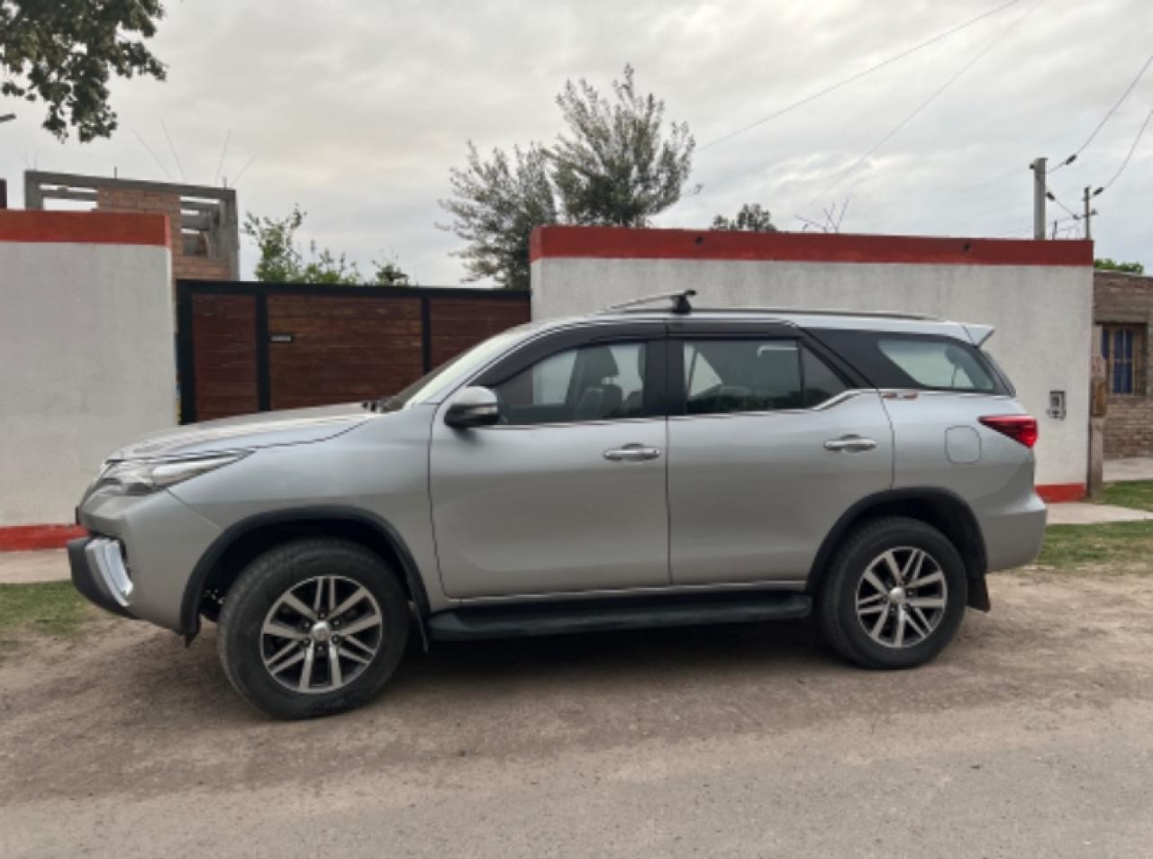 Toyota Hilux Sw4 2.8 Srx 177cv 4x4 7as At Año 2016