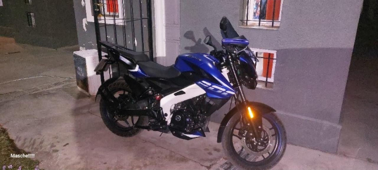 Bajaj Ns200