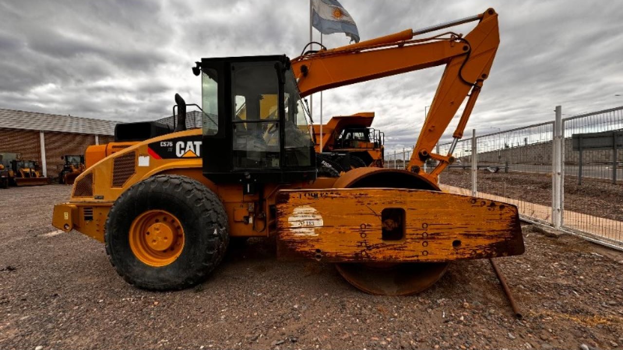 Rodillo Vibrocompactador Cat Cs76xt Hidrostatico - 17 Toneladas - 2015