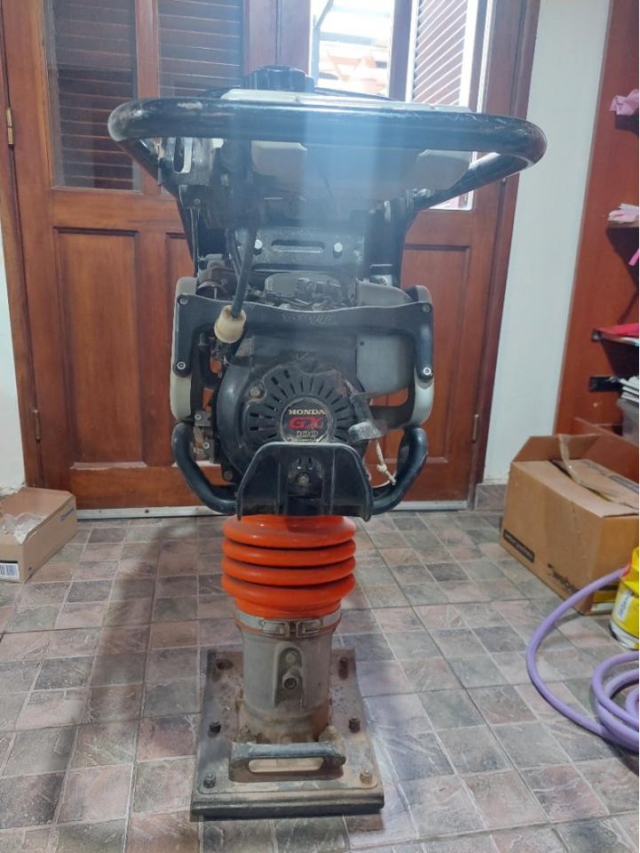 Vibroapisonador Tipo Canguro