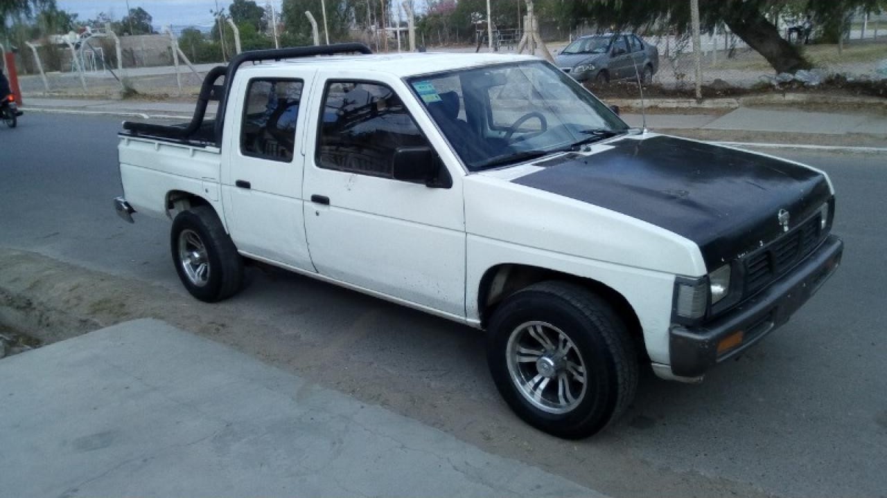 Nissan D 21 Doble Cabina....modelo 97.