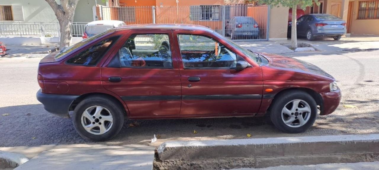 Vendo Urgente Ford Escort 1.8 Motor Zetec Modelo 98 . Funcionando Excelente Escucho Oferta De Contado Wsp