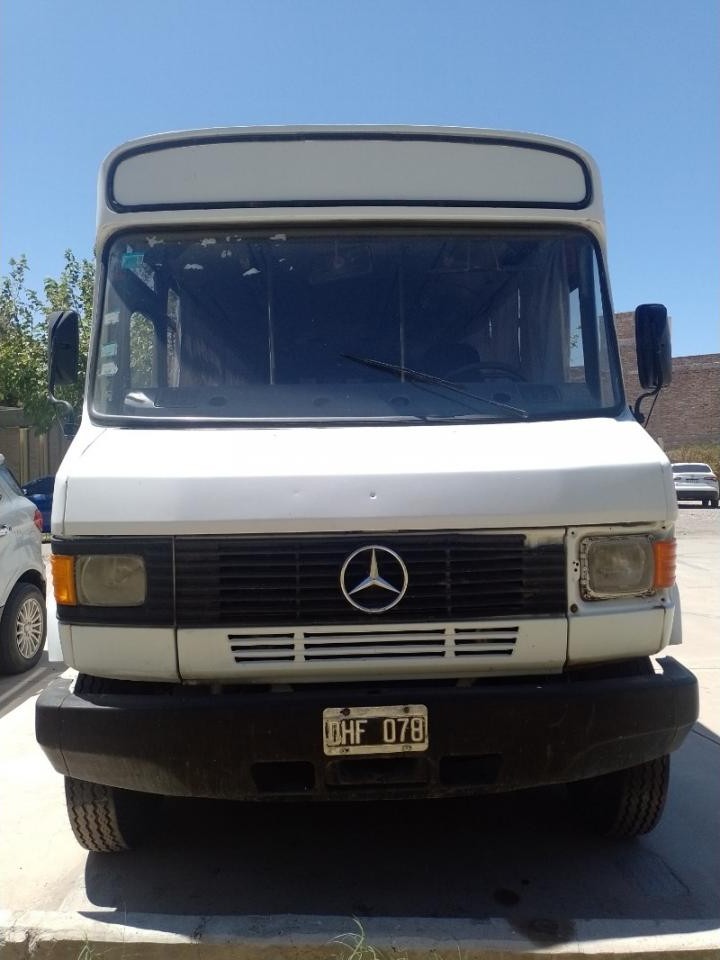 Minibus Mercedez Benz