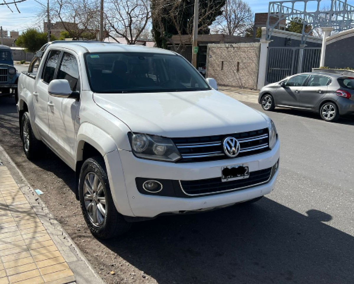 Volkswagen Amarok Modelo 2015 Motion. Automática. Caja 8vatop De Gama 4x4 Motion. Nueva Impecable. único Dueño.