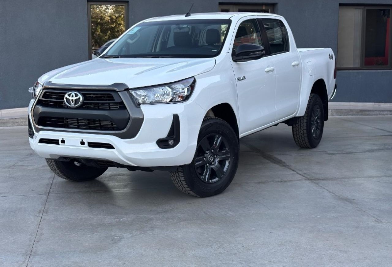 Toyota Hilux Pick - Up 2.8 Cd Sr 204cv 4x4 At Okm