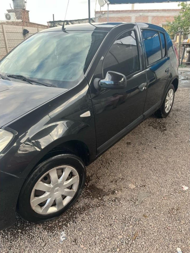 Renault Sandero 2011