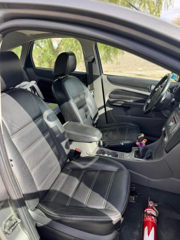 Ford Focus Ghia 2010