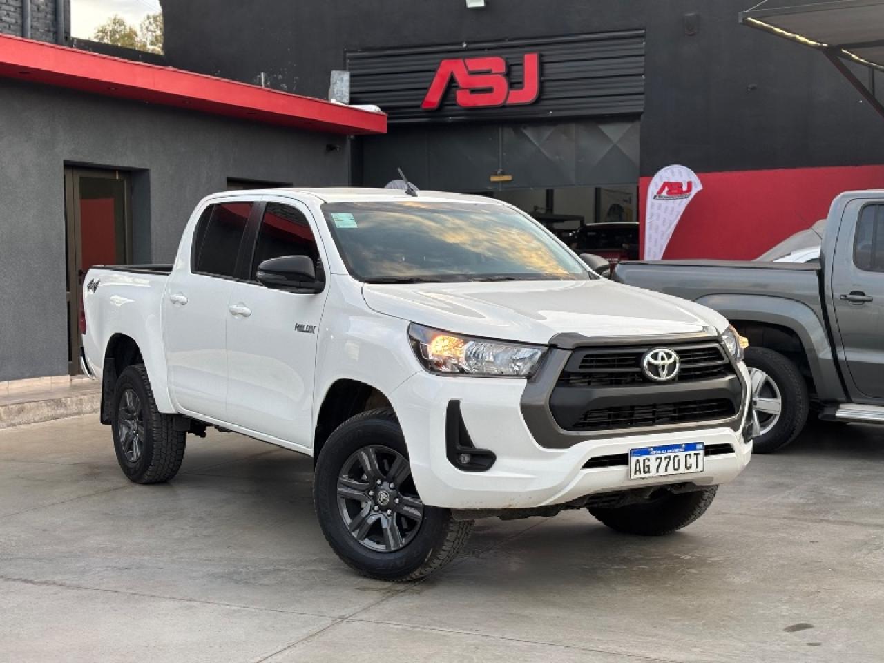 Toyota Hilux Pick-up 2.8 Cd Sr 204cv 4x4 At 2024 8000km Nueva.