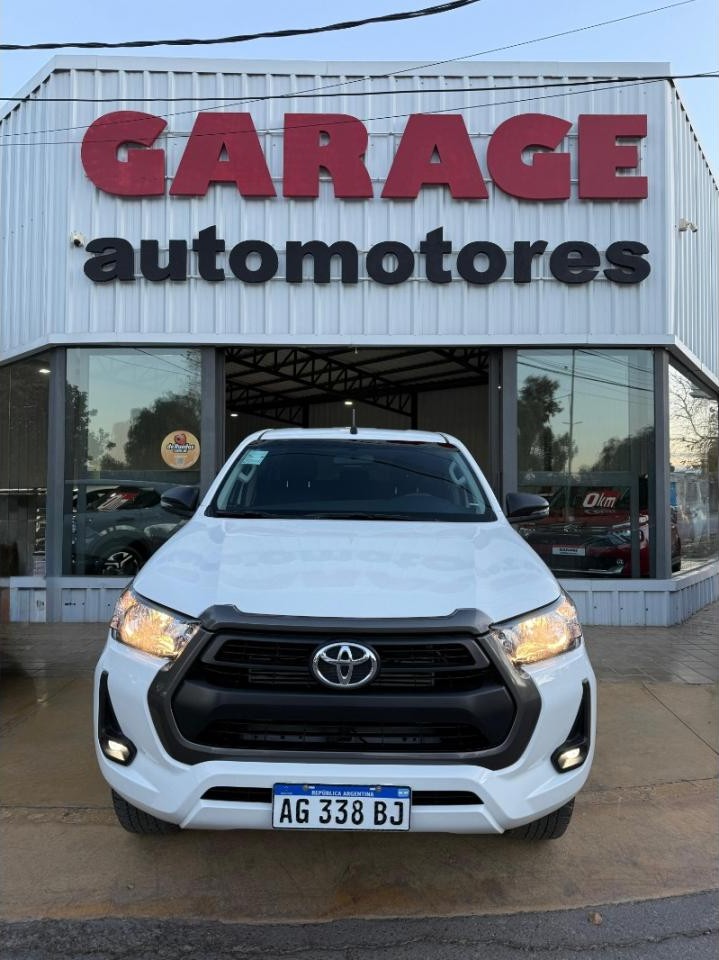 Toyota Hilux Sr 4x4 At
