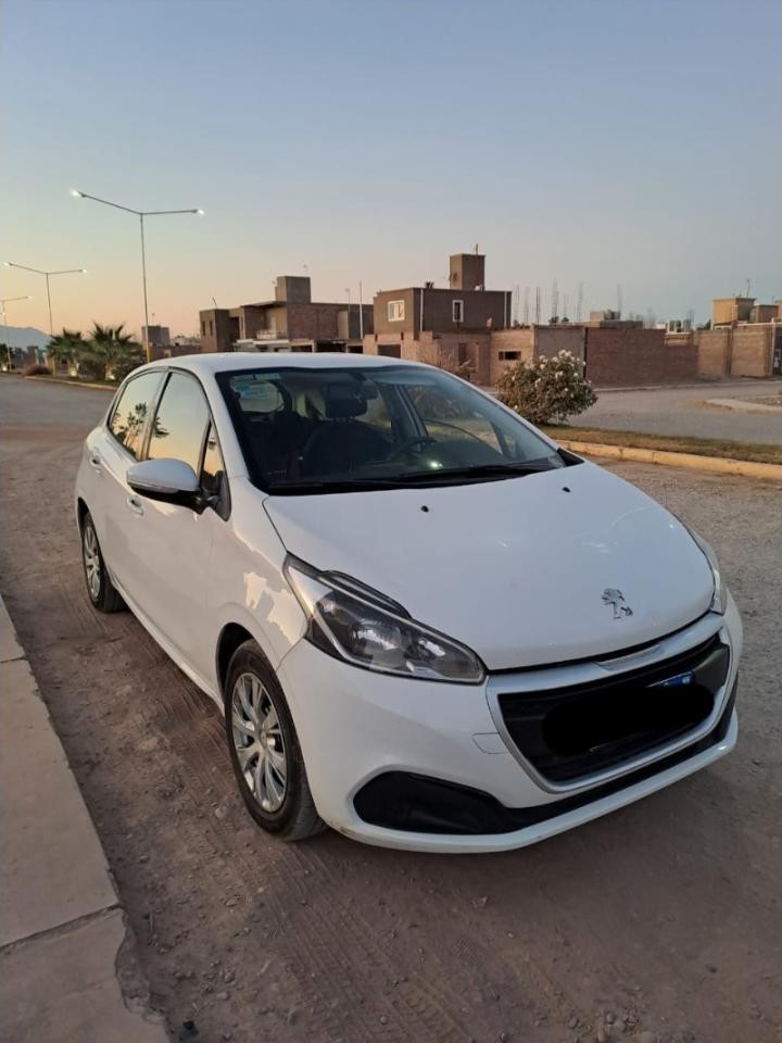 Impecable Peugeot 208 Active 1.6 2018