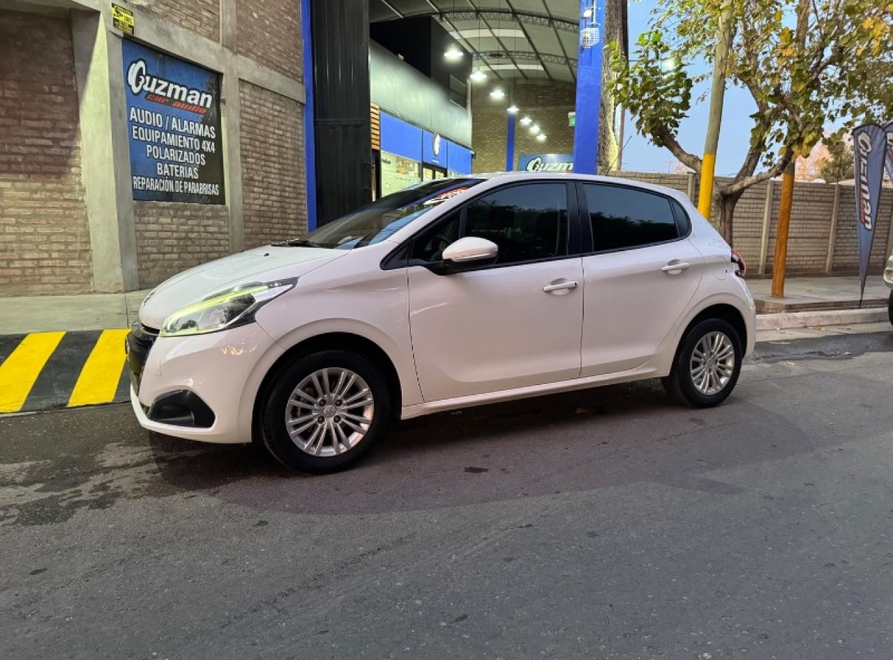 Peugeot 208 2017. 60.000km Excelente Estado Titular