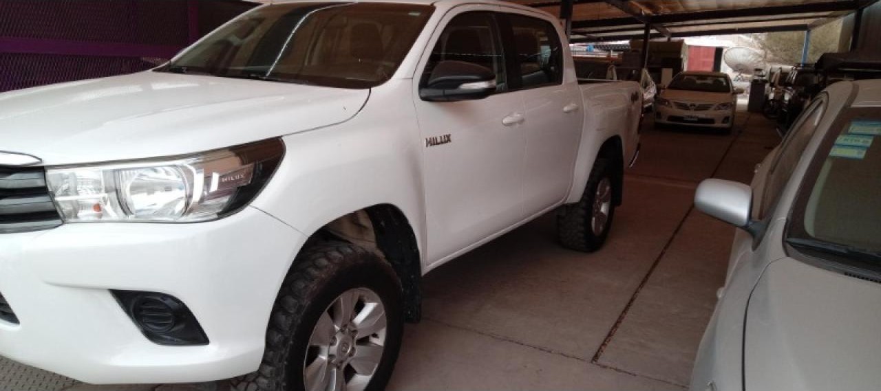 Toyota Hilux 4x4 D/c Sr 2.8 Tdi 6 M/t, 2016 Titular Al Dia