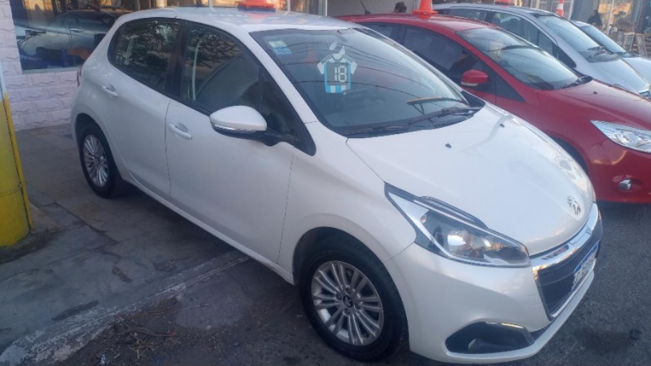 Peugeot 208, 2018 Impecable/ única Mano