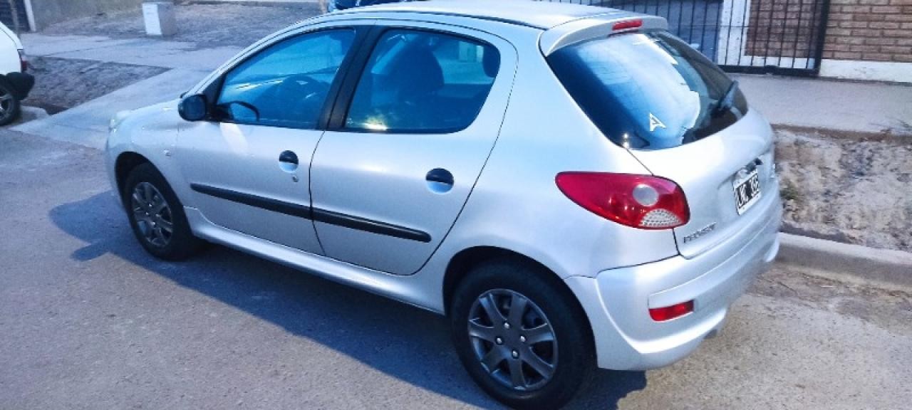 Peugeot 207 1.4 Xr Compact 2012