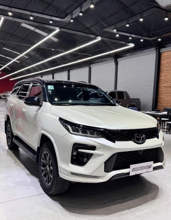 Toyota Hilux Sw4 Tdi Gr Sport Aut. Modelo 2022 Con 60 Mil Km