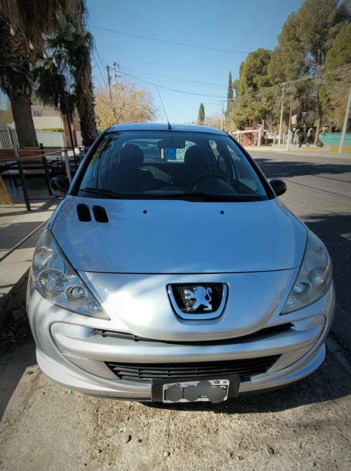 Peugeot 207 1.4 Xr Compact 2012