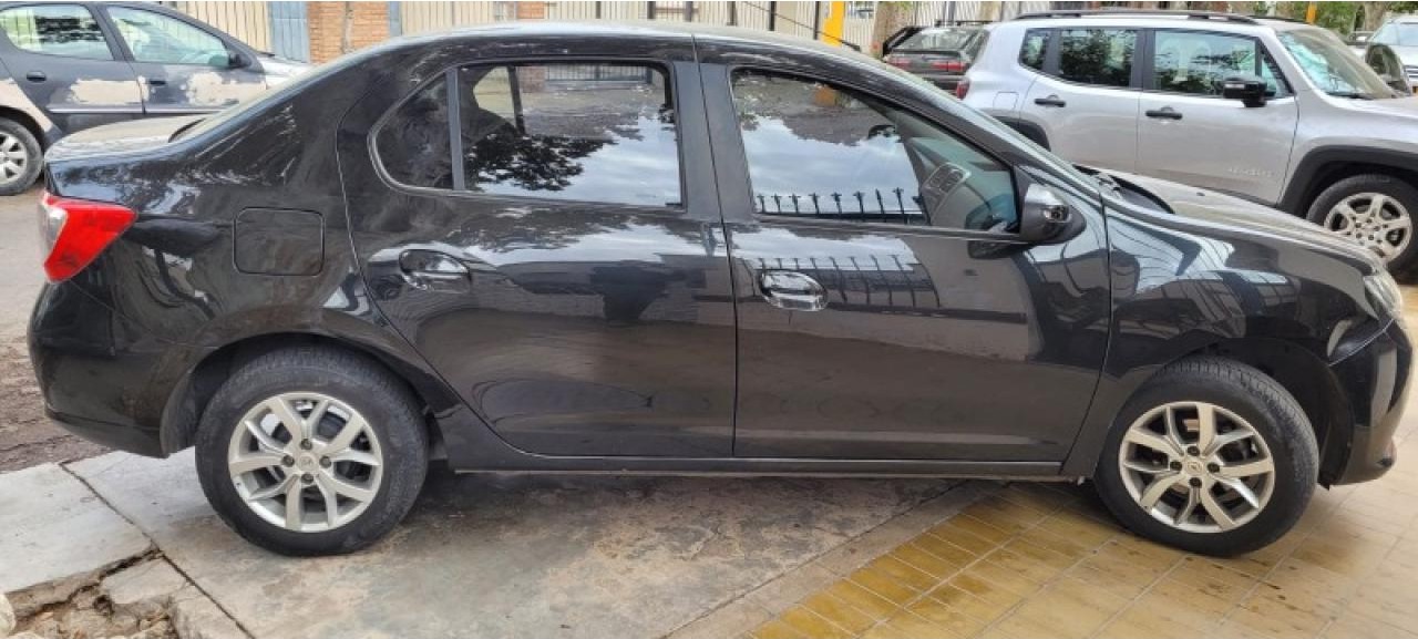 Renault Logan Privilege Plus Full 1.6 2017 125000km