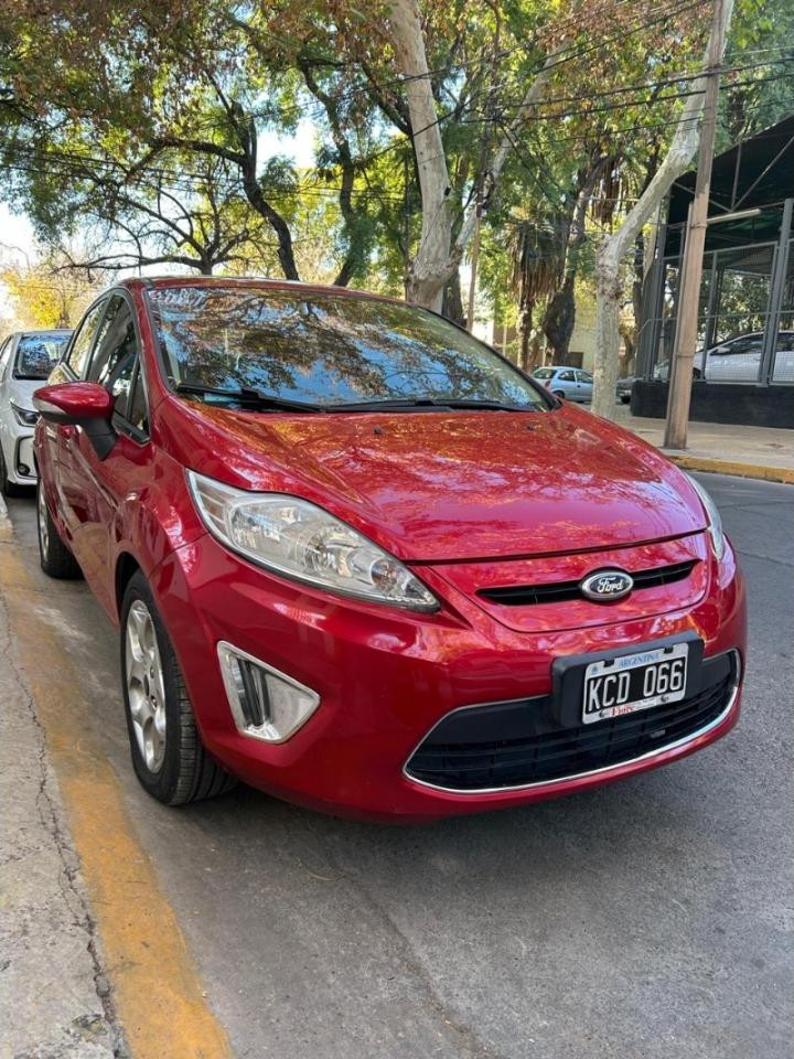 Ford Fiesta Kinetic Titanium 2011 Impecable..