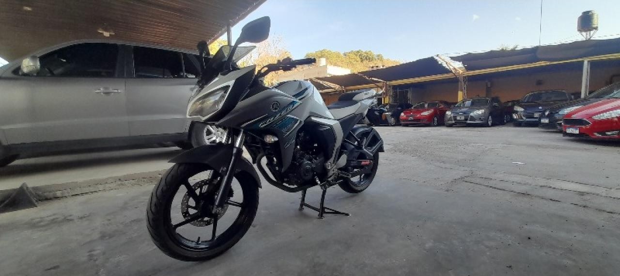Yamaha Fazer F1 2.0  Año 2017. 41660km. Con Accesorios, Cubiertas Nuevas.