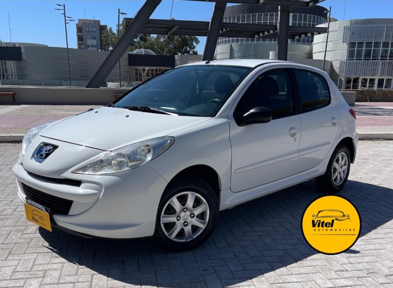🟡 Peugeot 207 Allure 1.4  Año 2013