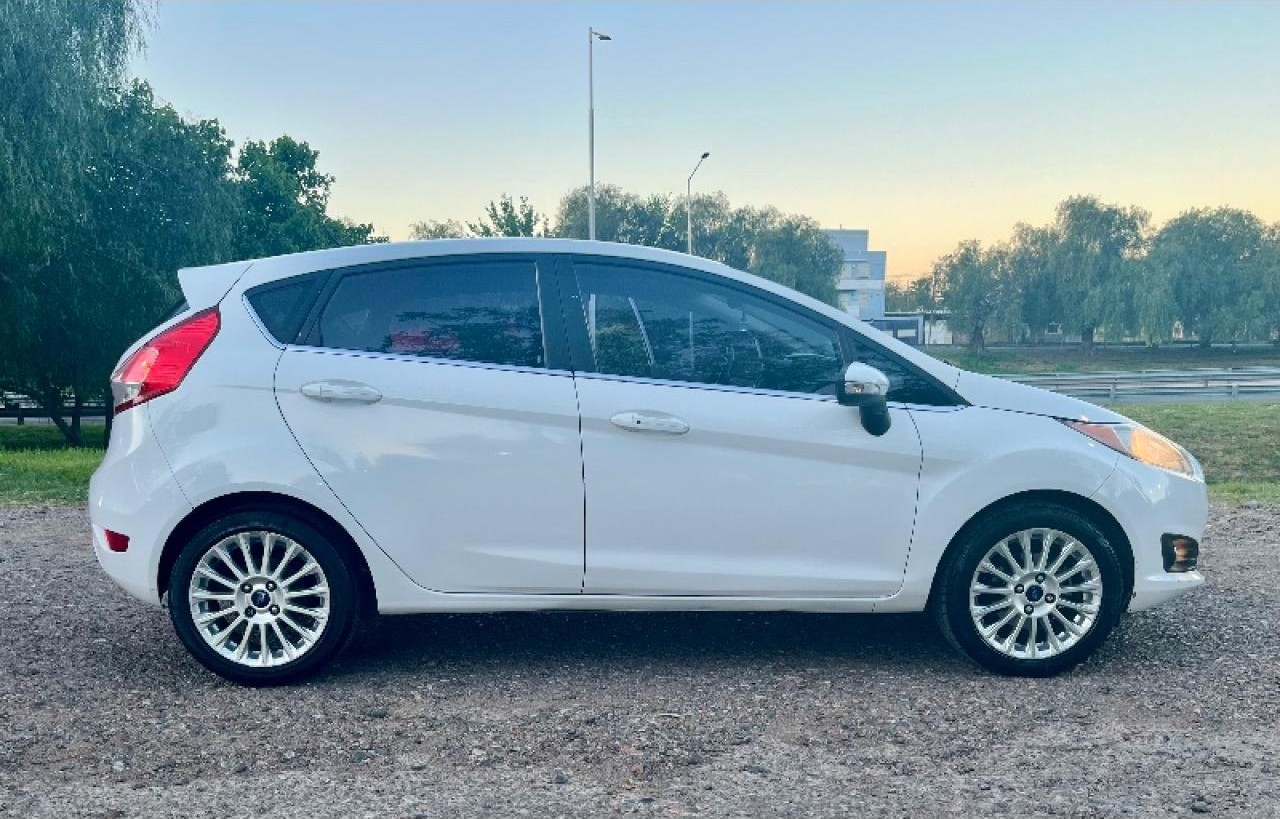 Ford Fiesta Kinetic Titanium 2016
