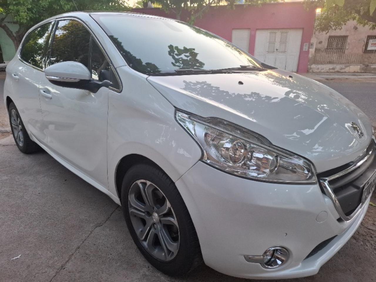 Peugeot 208 Feline 2014