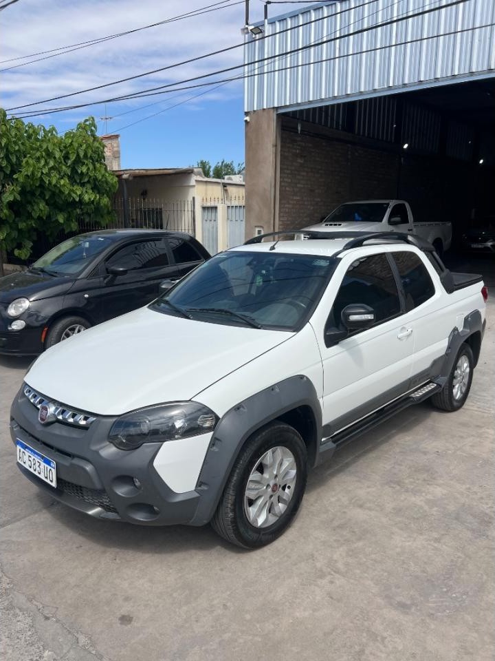 Fiat Strada 1.6 D/c Adventure Locker 2018 - Gnc