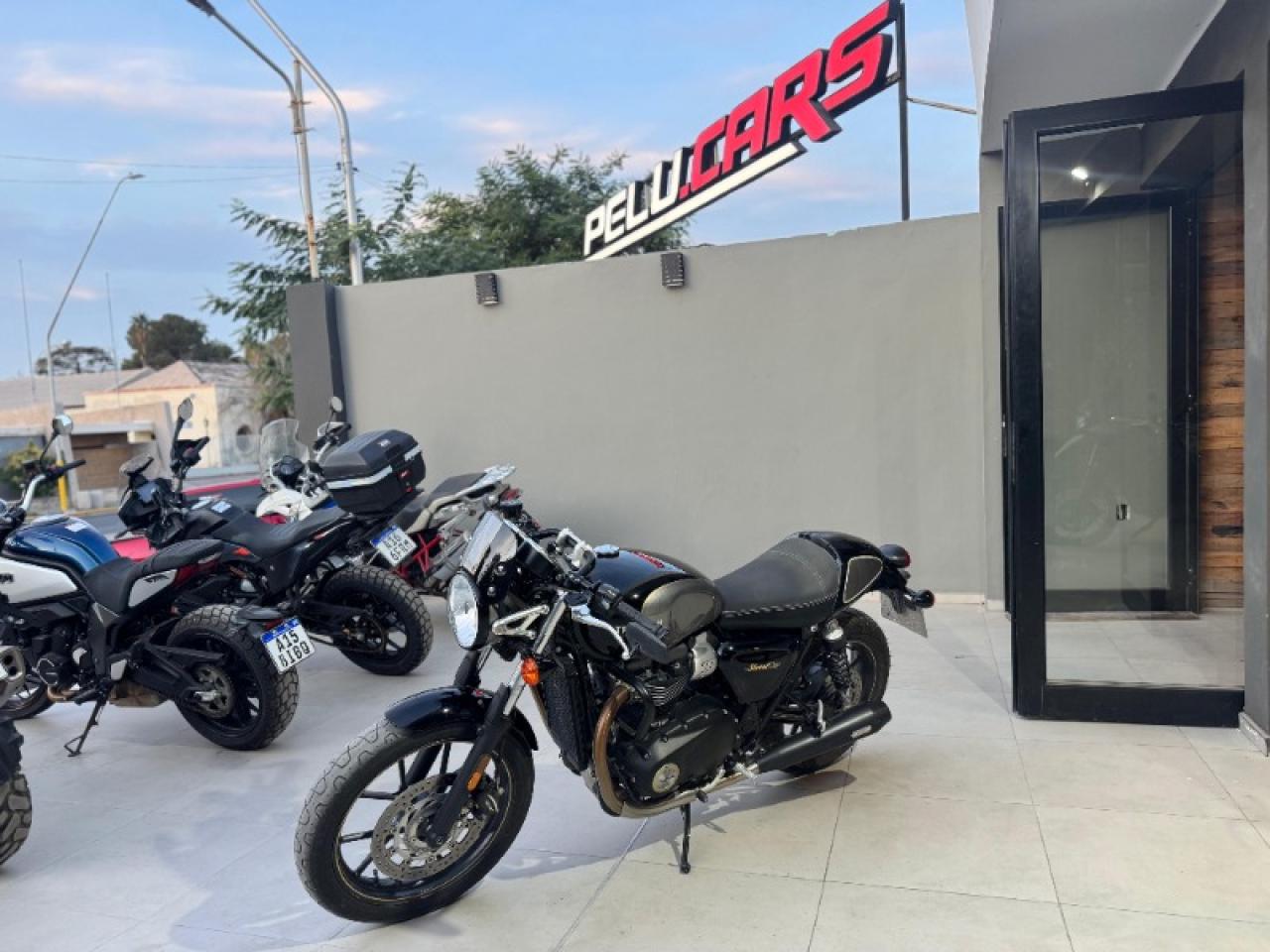 Triumph Street Cup 900 2017