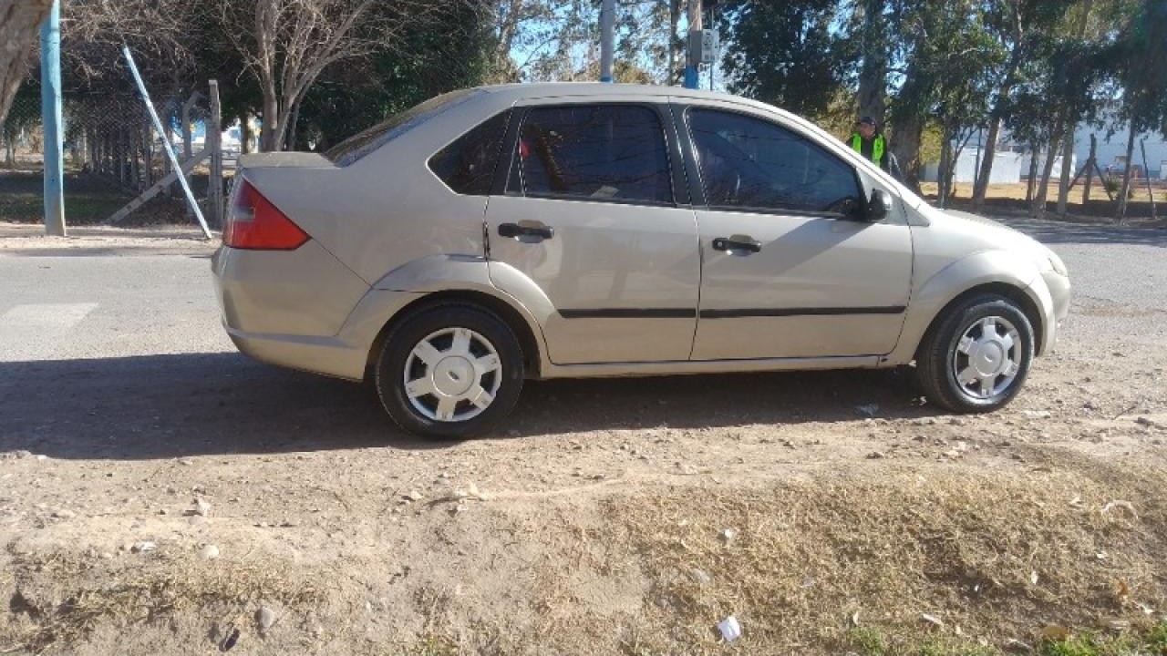 Titular Vende Ford Fiesta Max .. Escucho Ofertas
