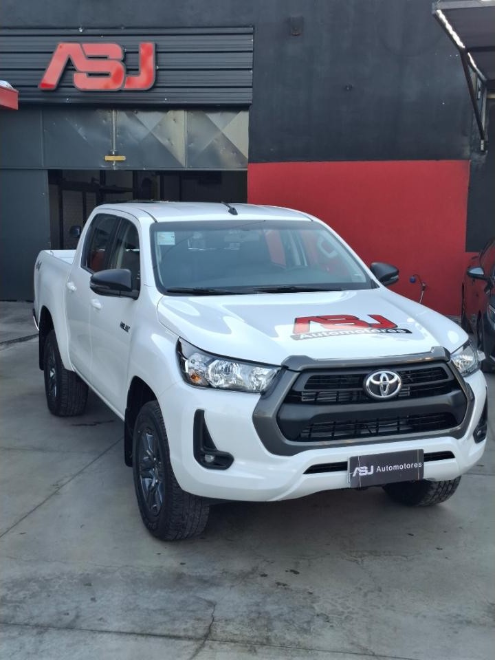 Toyota Hilux Pick-up 2.8 Cd Sr 204cv 4x4 Mt Okm