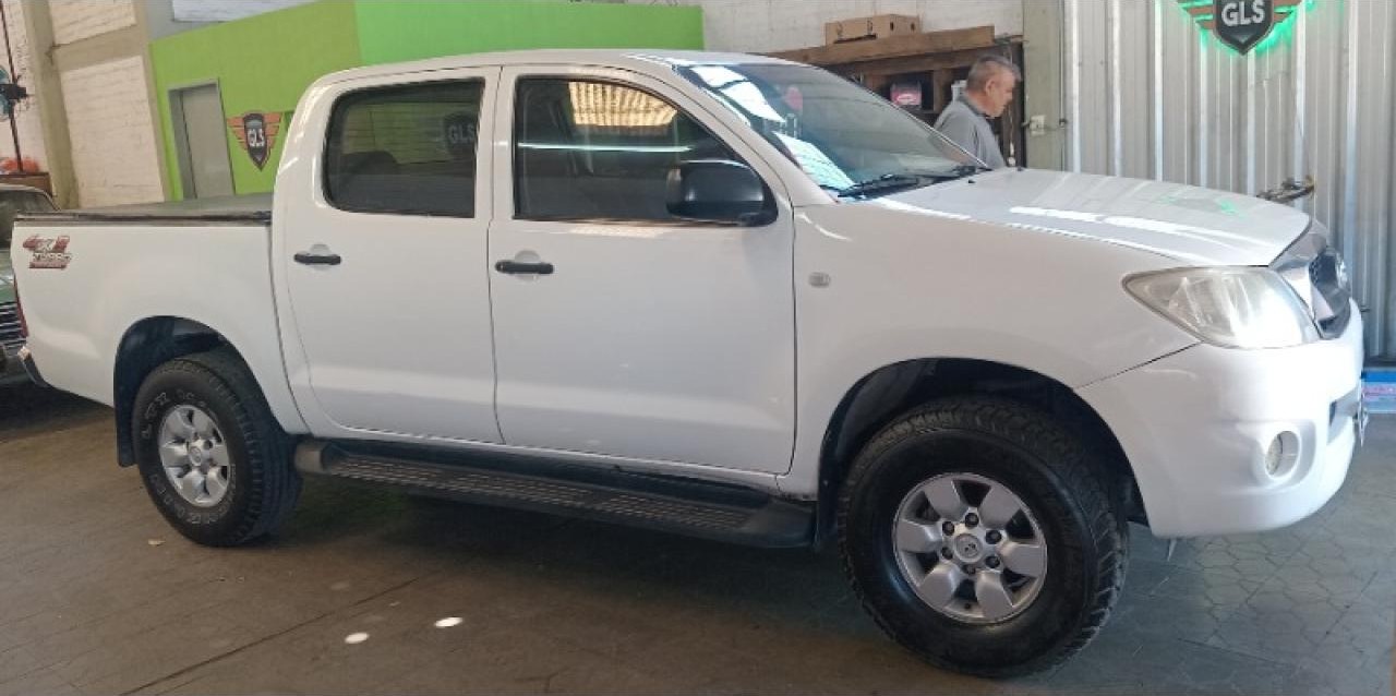 Toyota Hilux Dx 2.5 4x2. 2010. Eescucho Ofertas