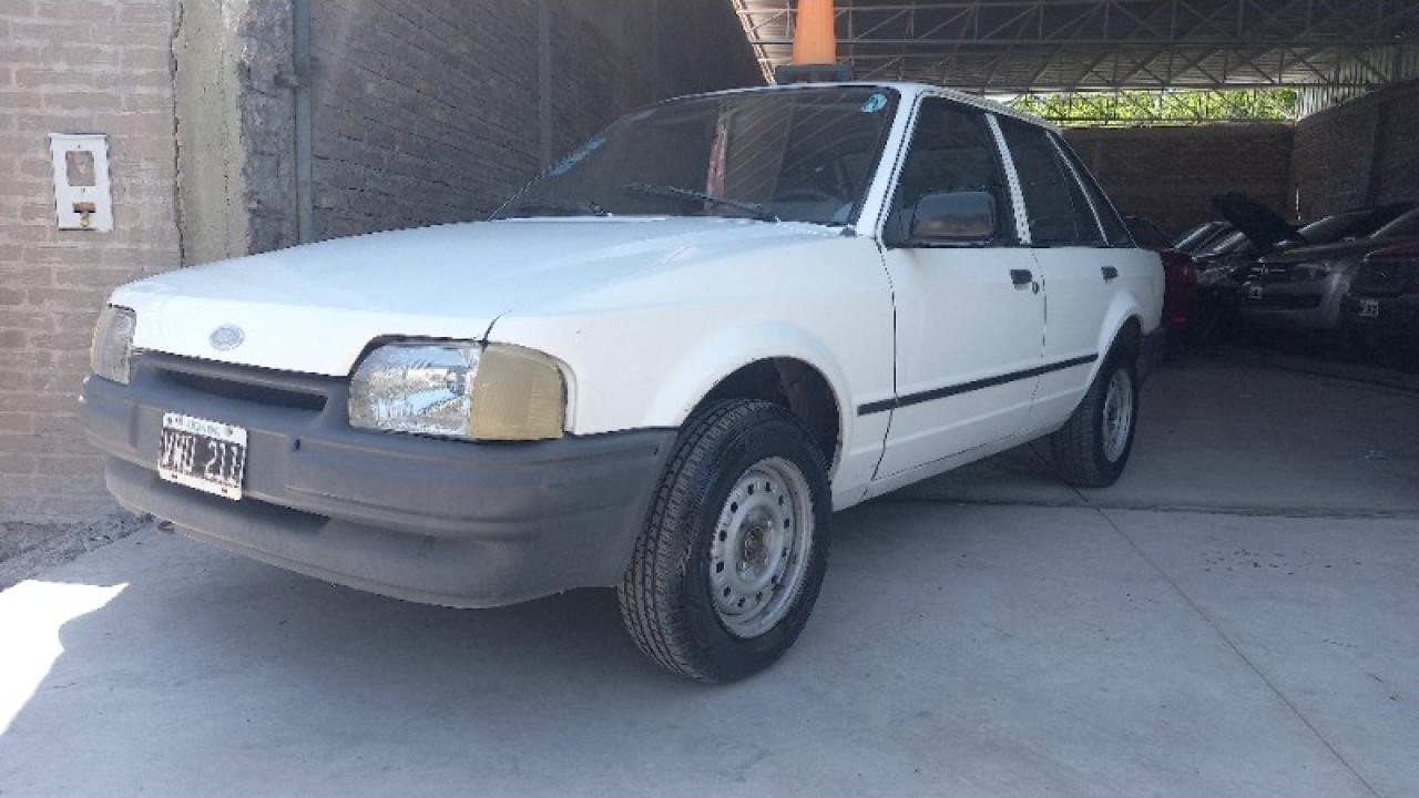 Ford Escort 1.6 Nafta Motor Reno