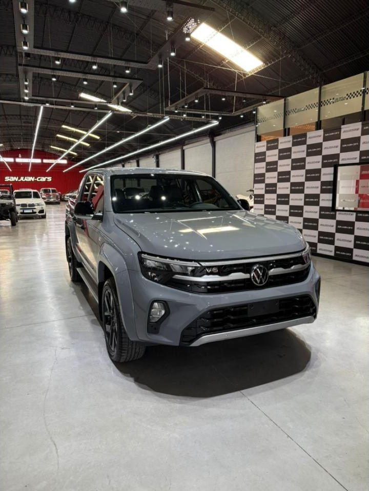 Nueva Volkswagen Amarok 3.0 Cd Tdi 258cv V6 Hero 4x4 At 2026 (nuevo Color Gris Volcán)