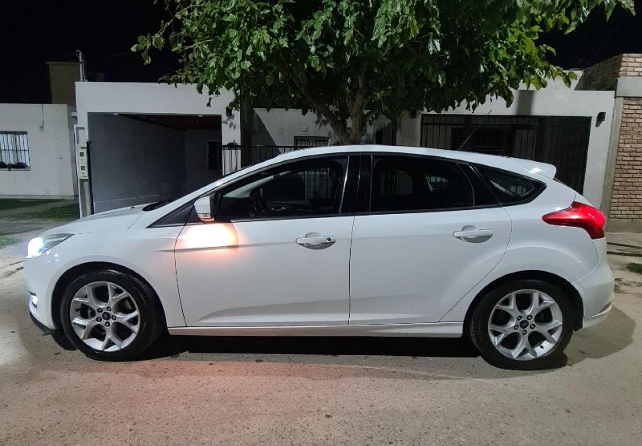 Ford Focus  2016  Automatico Powershift 2.0 Cuero Full Full 2016