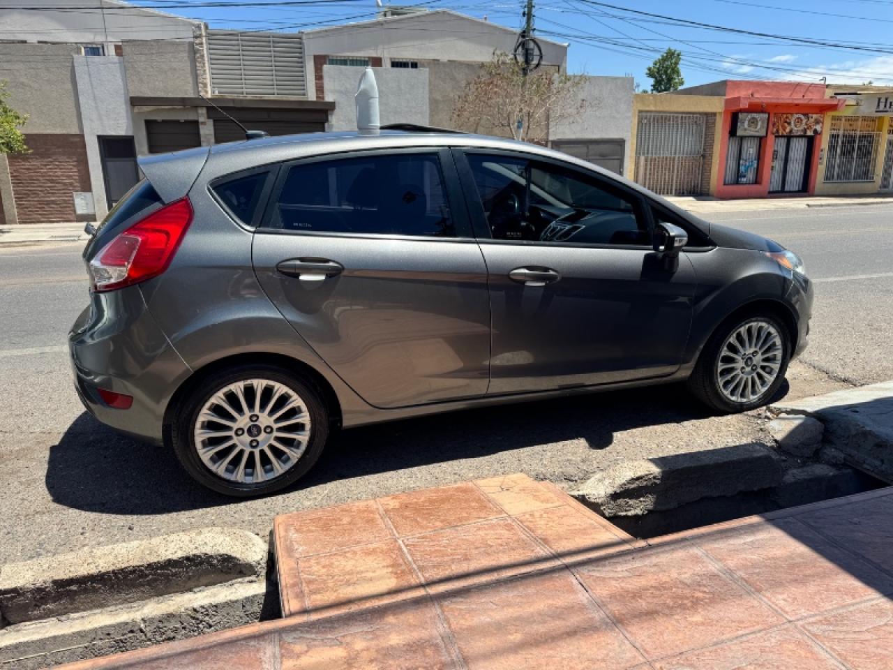 Ford Fiesta Se Plus 2014  5 Ptas Impecable