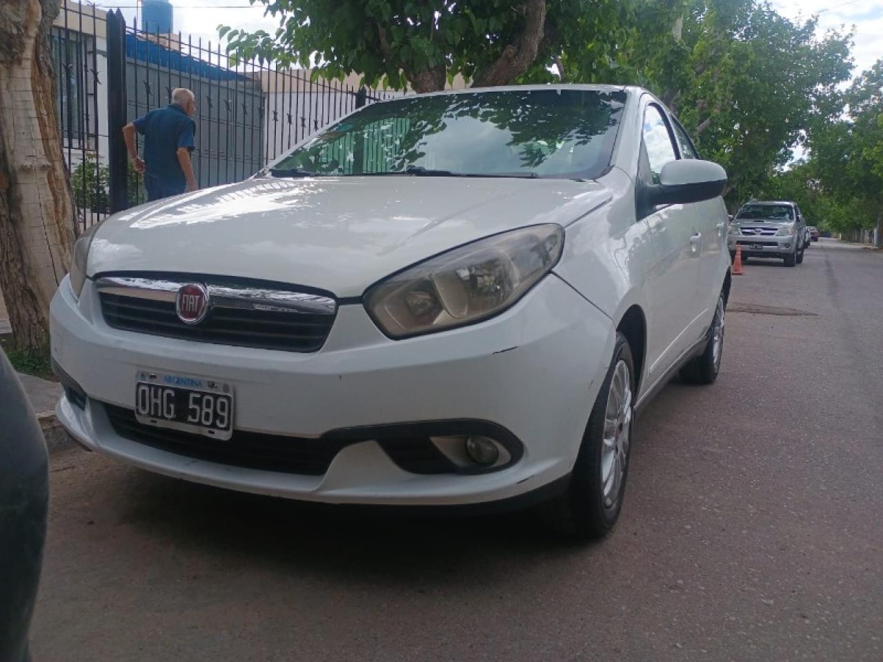 Vendo Fiat Grand Siena 1.4 Attractive - 2015 Gnc