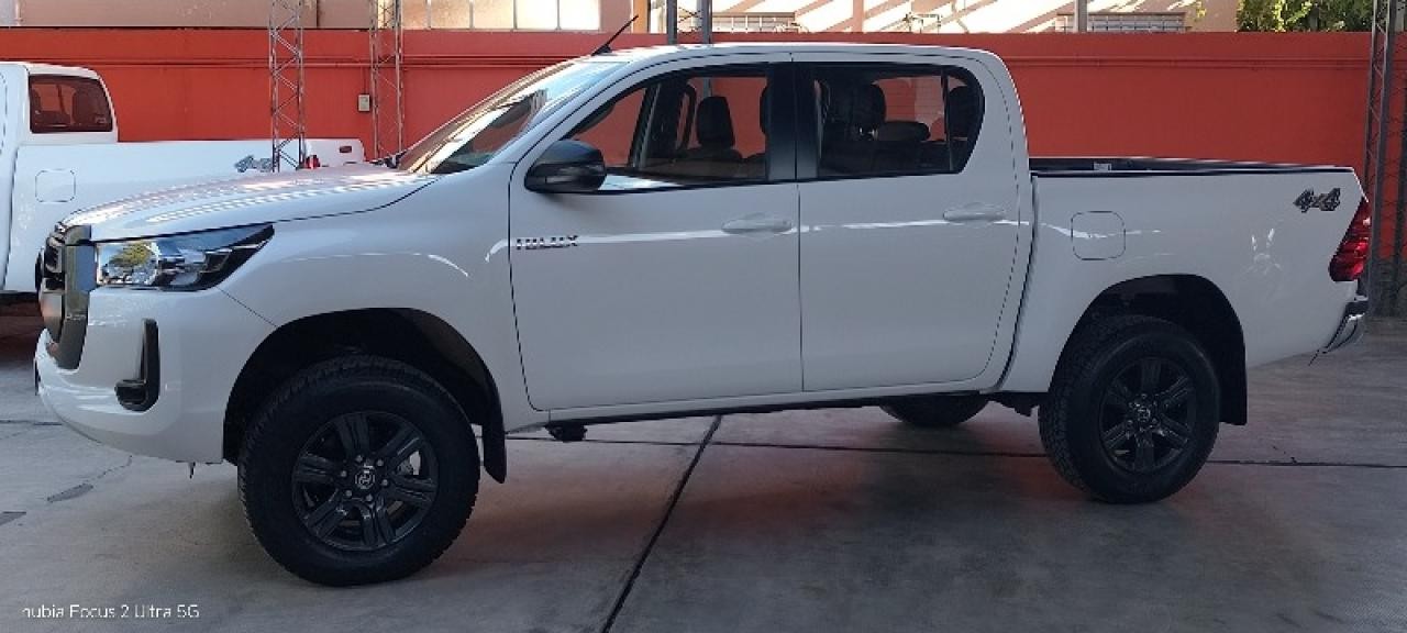 Toyota Hilux Sr 2.8 4x4 Año 2024 Okm