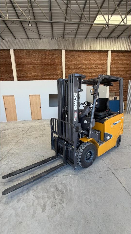 Autoelevador Xcmg Electrico Litio 1.5 Tn Triple Torre 4.5m Con Desplazador Lateral