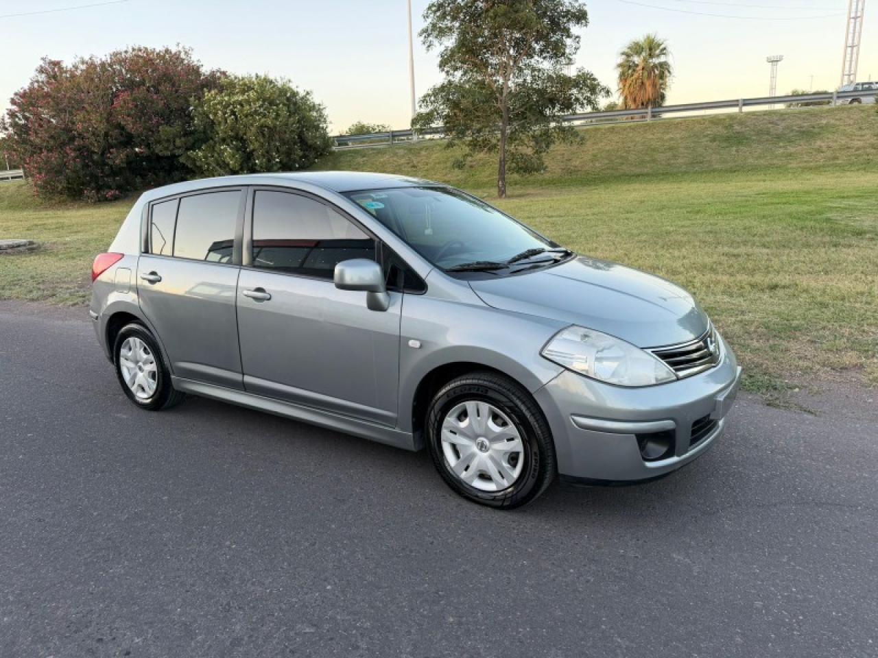 Nissan Tida 2011  Con Gnc Impecable  15 % Menos De Revista 4 Cubiertas Nuevas