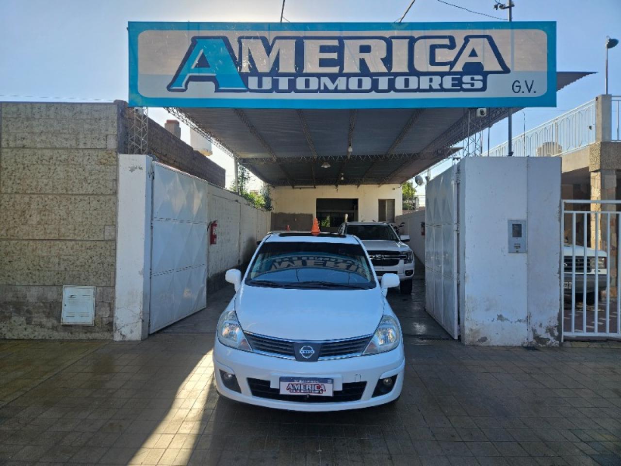 Nissan Tiida Visia Tekna 2010 $7.000.000 Resto En Cuotas