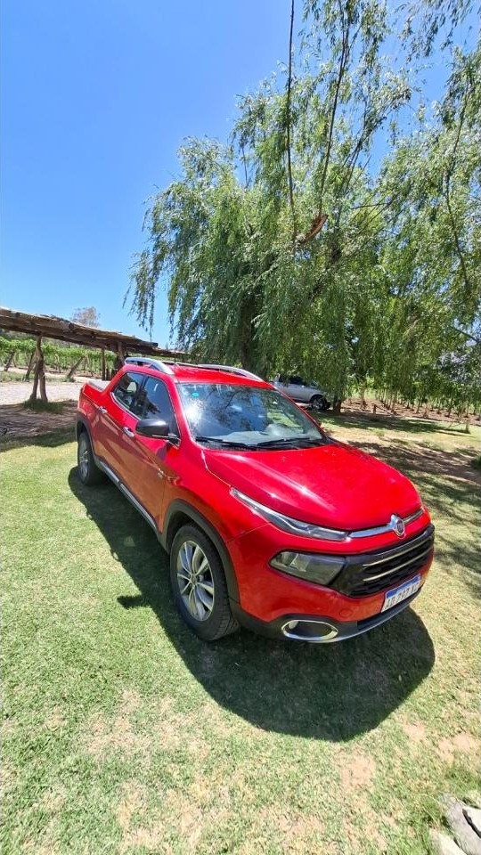Fiat Toro Volcano 2019 4x4 2.0 Diesel, Color Rojo, Versión Tope De Gama, En Muy Buen Estado General.