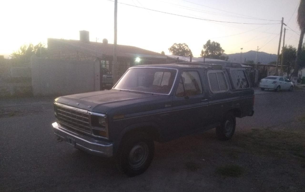 Ford F100 1982. Doble Cabina, Muy Linda