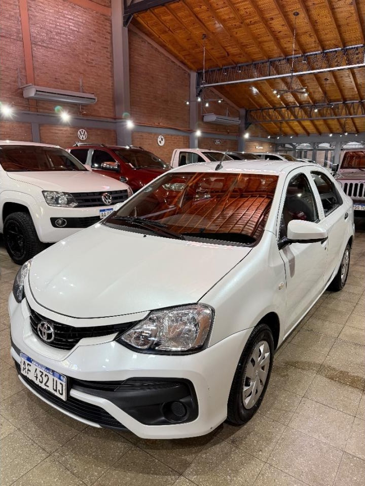 Toyota Etios 2022 X 4p