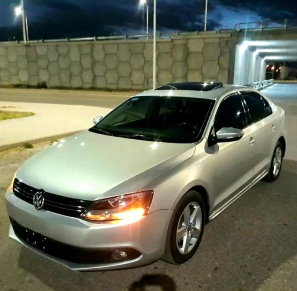 Volkswagen Vento Luxury 2011