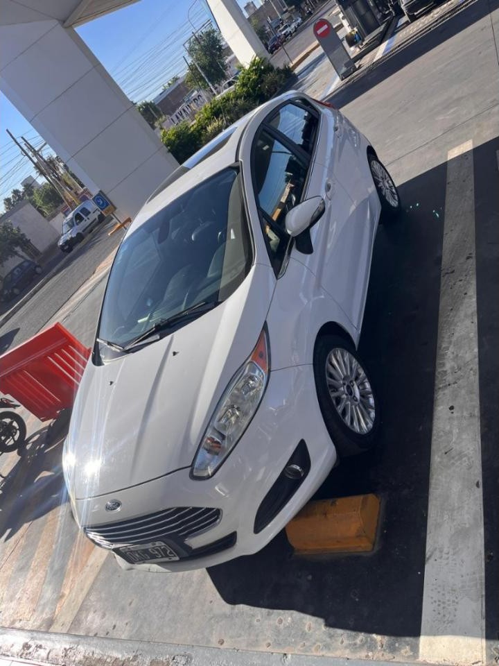 Ford Fiesta Kinetic 5 Puertas Mt - 122.000 Km 2014. Urgente
